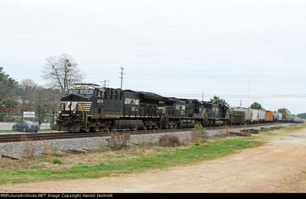 NS 3679 leads train 350-16 past the Fairgrounds